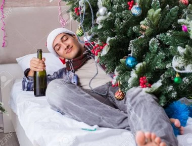 Hangover: Πώς θα γλιτώσετε τον πονοκέφαλο μετά από αλκοόλ και ξενύχτι